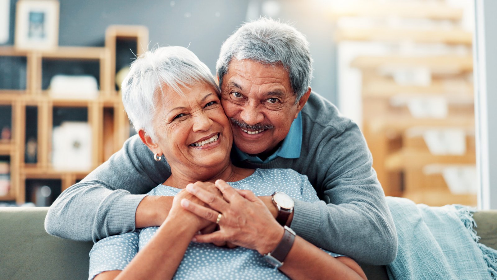 What’s the Difference Between Dentures and Full Set Implants? 1 1Perfect Smile